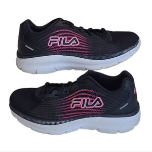 Fila Soletronic Memory Foam Running Shoe Lace Up Low Top Mesh Athletic Logo Heel